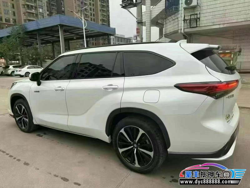 23年丰田皇冠轿车抵押车出售