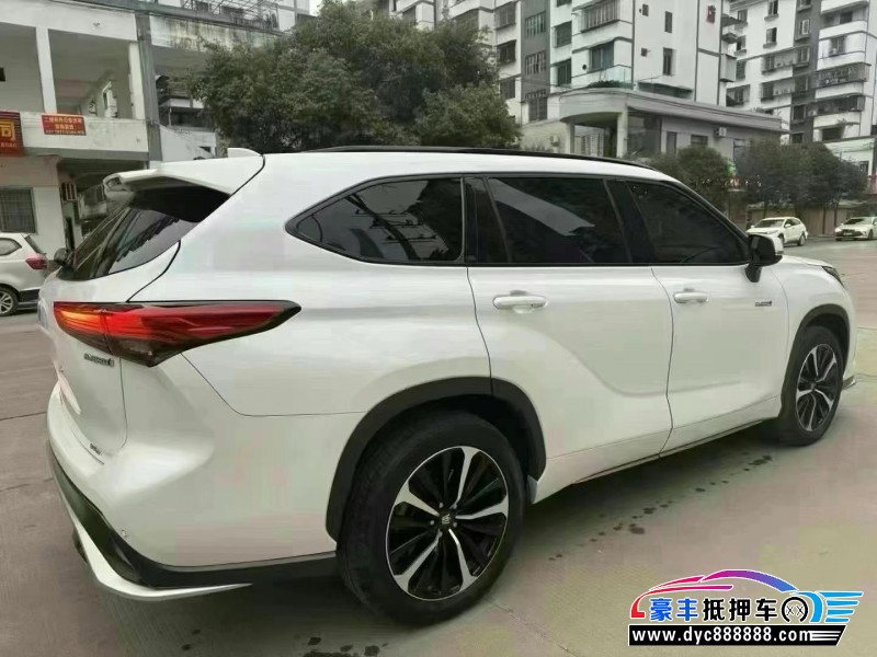 23年丰田皇冠轿车抵押车出售