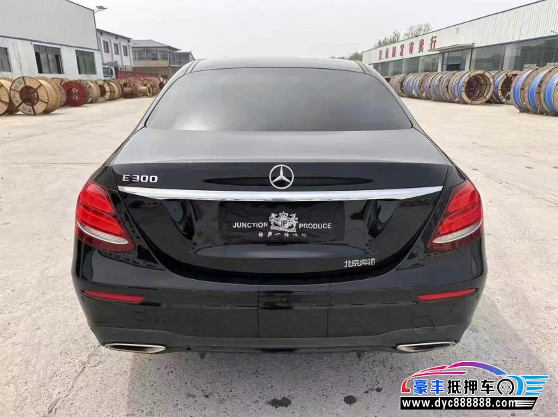 17年奔驰E轿车抵押车出售