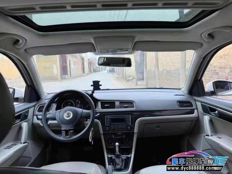 14年大众朗行轿车抵押车出售