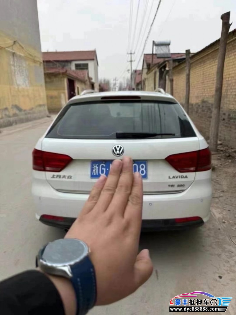 14年大众朗行轿车抵押车出售