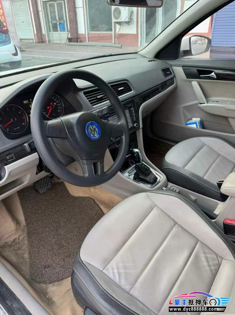 14年大众朗行轿车抵押车出售