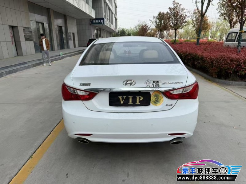 17年现代索纳塔轿车抵押车出售