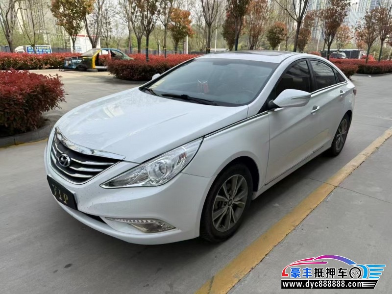 17年现代索纳塔轿车抵押车出售