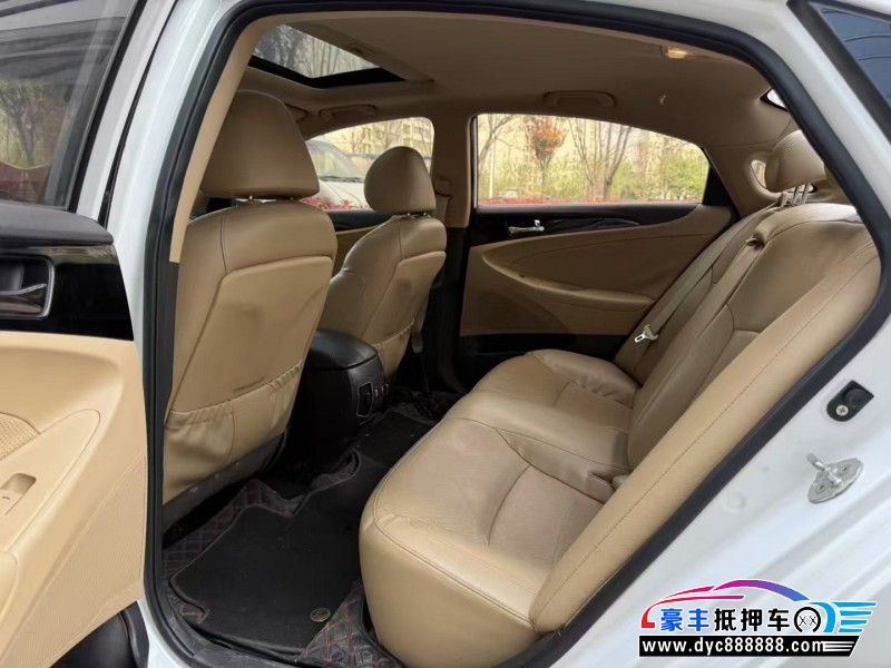 17年现代索纳塔轿车抵押车出售