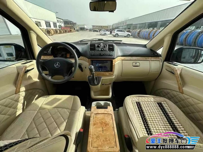 17年奔驰威霆轿车抵押车出售