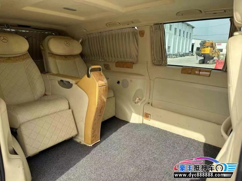 17年奔驰威霆轿车抵押车出售