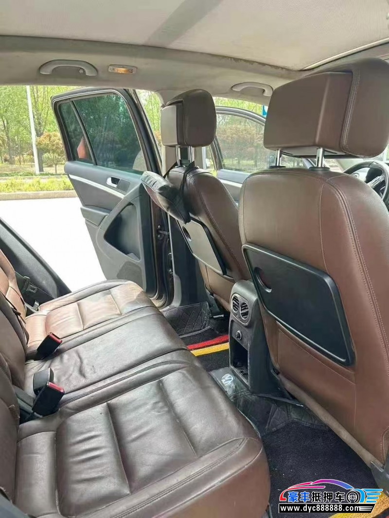 12年大众途威轿车抵押车出售