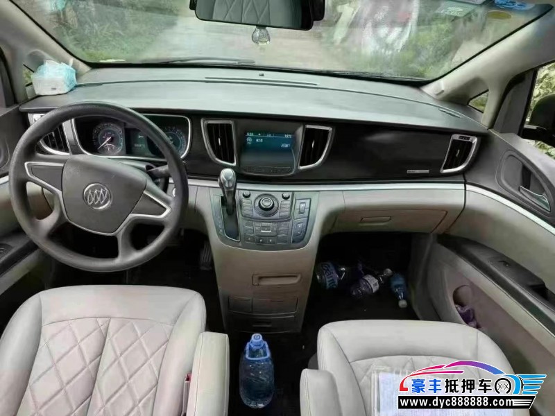 13年别克GL8轿车抵押车出售