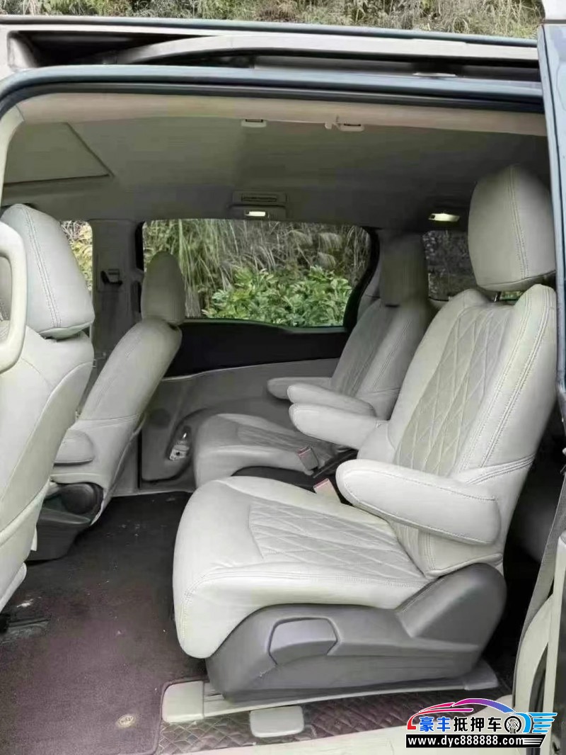 13年别克GL8轿车抵押车出售