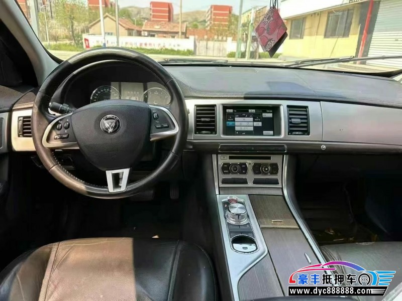 14年捷豹XF轿车抵押车出售