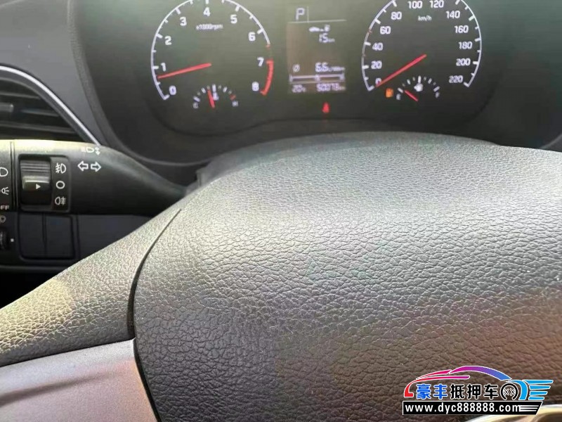 17年现代瑞纳轿车抵押车出售