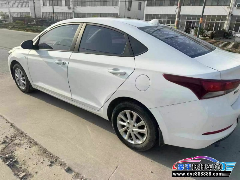 17年现代瑞纳轿车抵押车出售