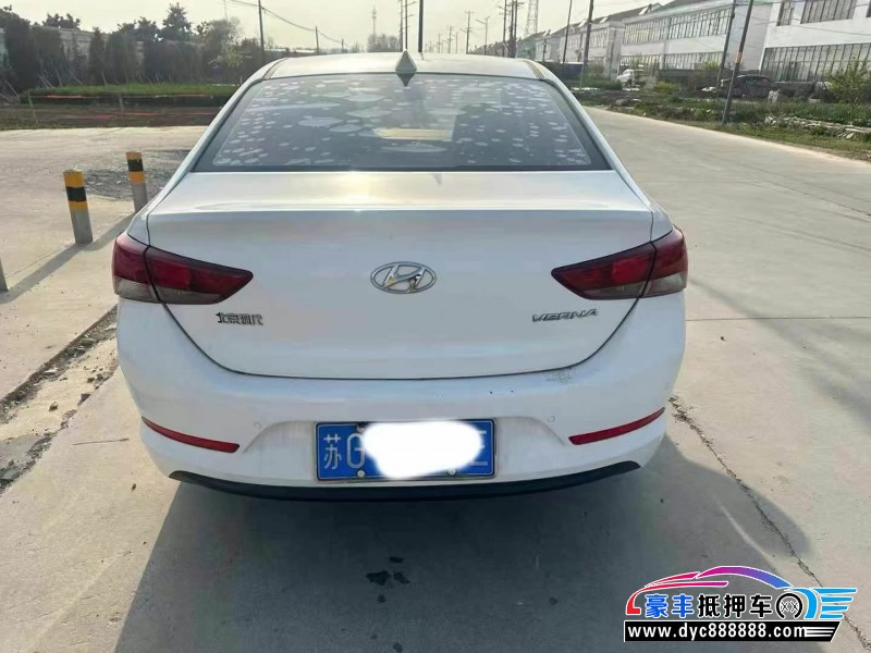 17年现代瑞纳轿车抵押车出售