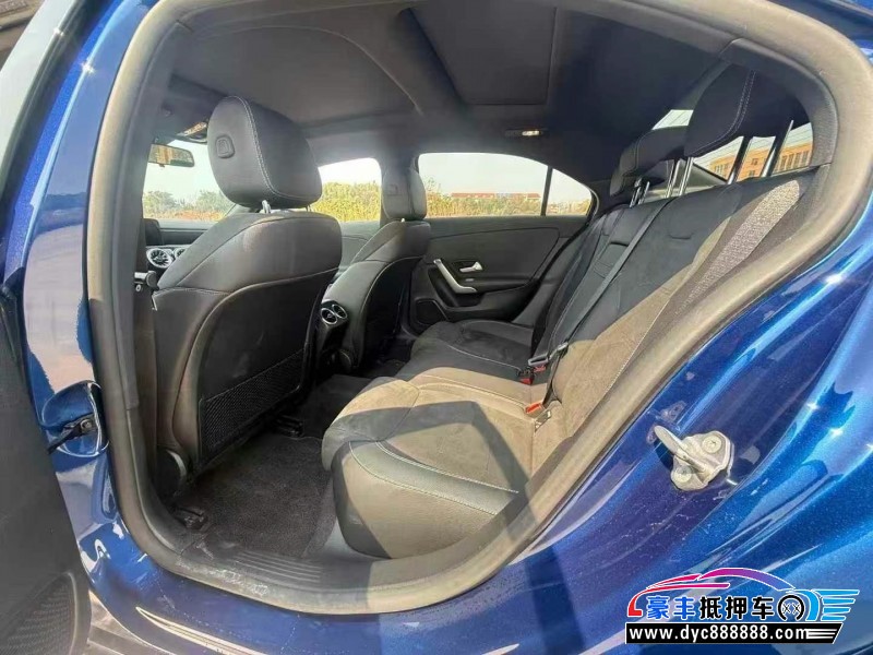 21年奔驰A轿车抵押车出售