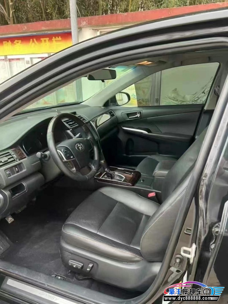 17年丰田凯美瑞轿车抵押车出售