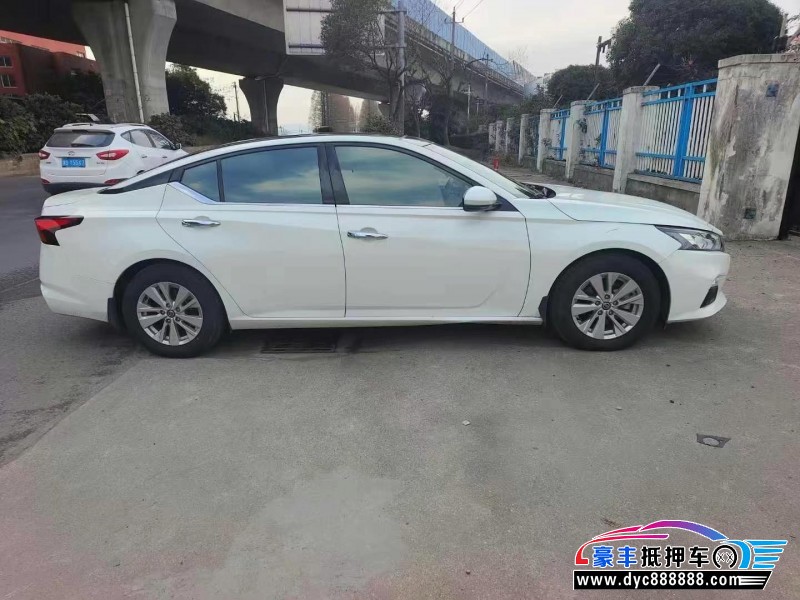 20年日产天籁轿车抵押车出售