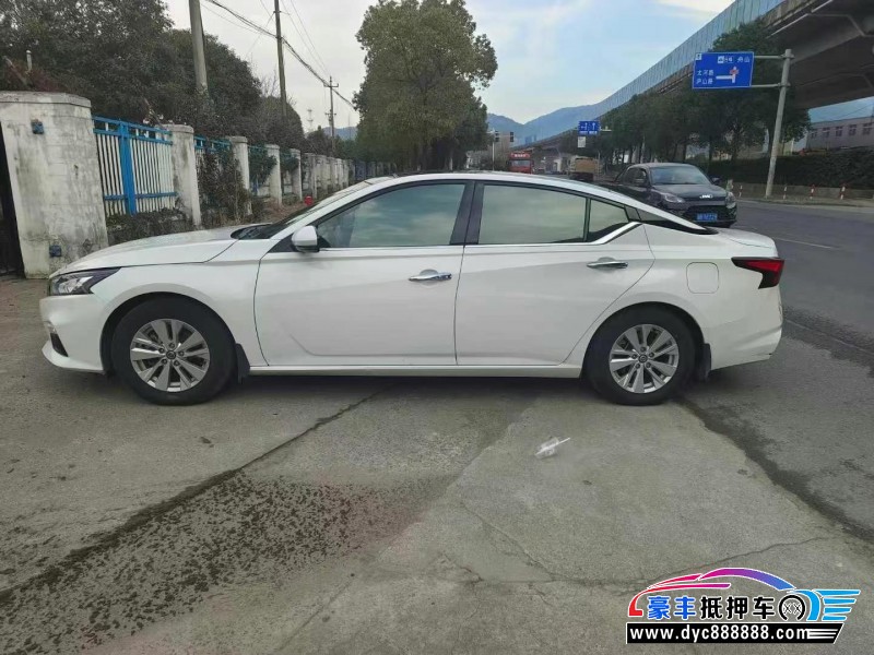 20年日产天籁轿车抵押车出售