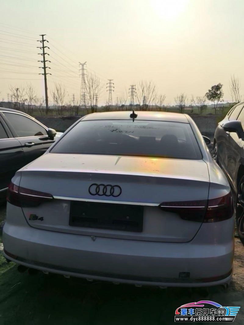 19年奥迪S4轿车抵押车出售