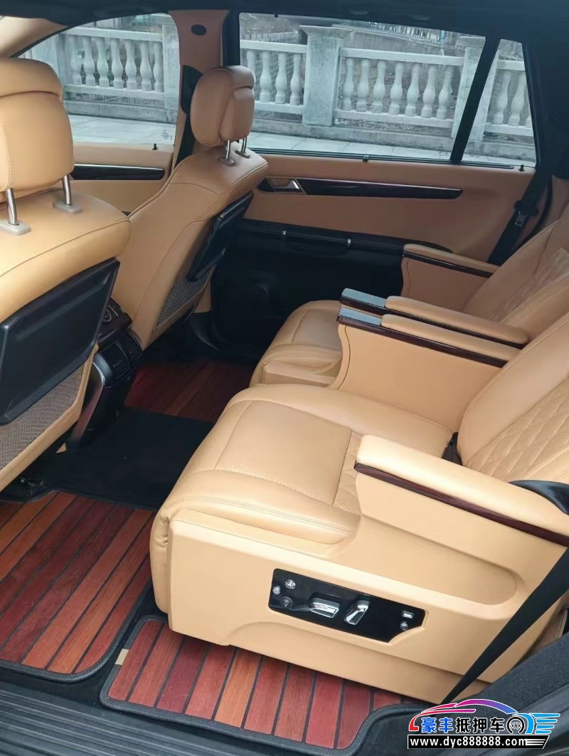 14年奔驰R轿车抵押车出售