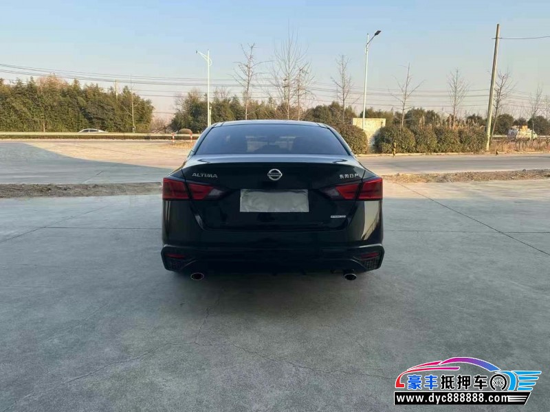 22年日产天籁轿车抵押车出售