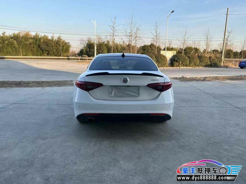 17年阿尔法·罗密欧Giulia轿车抵押车出售