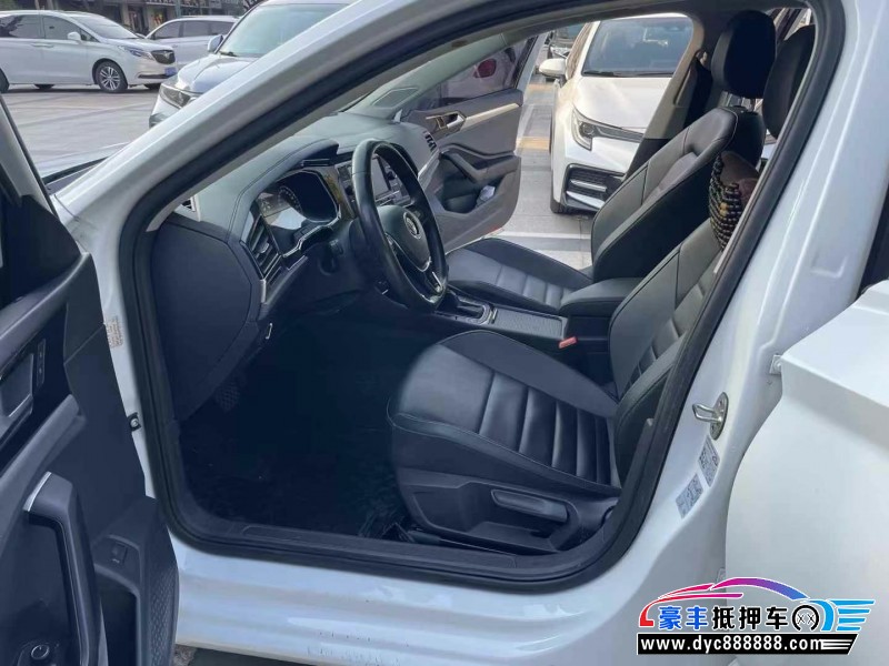 19年大众速腾轿车抵押车出售