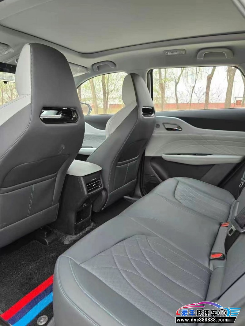 25年长安长安UNI轿车抵押车出售