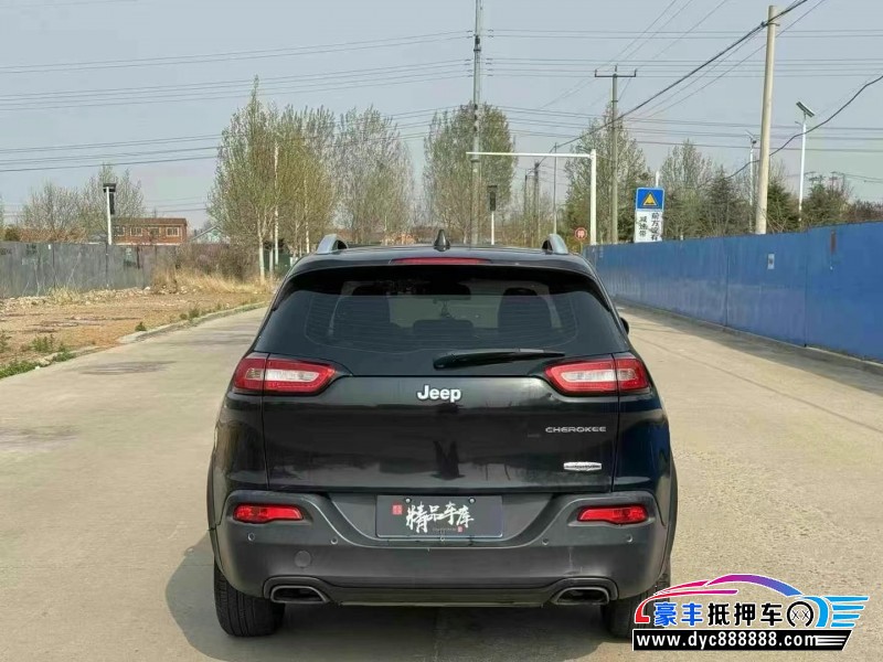 17年Jeep自由光轿车抵押车出售