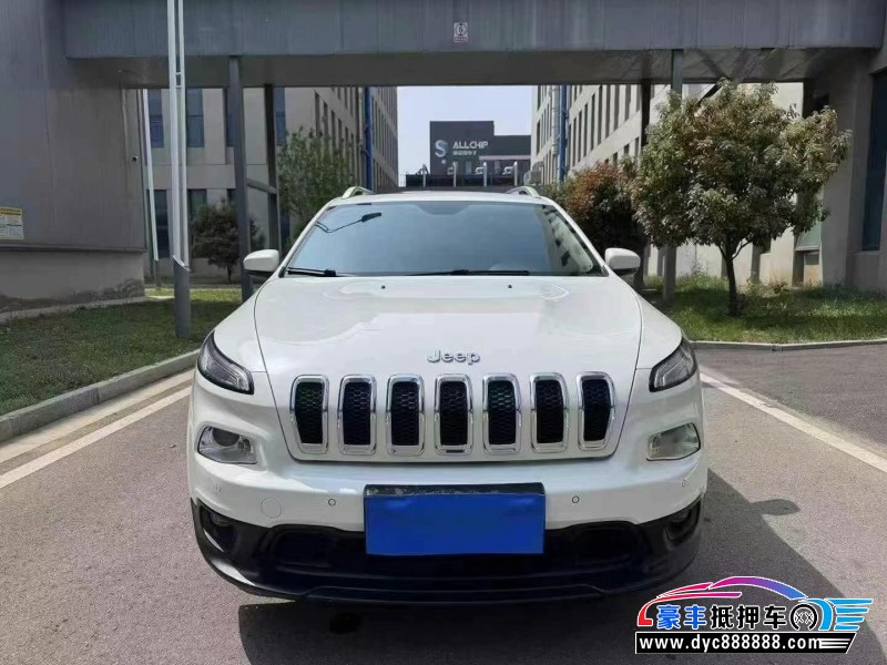 17年Jeep自由光轿车抵押车出售