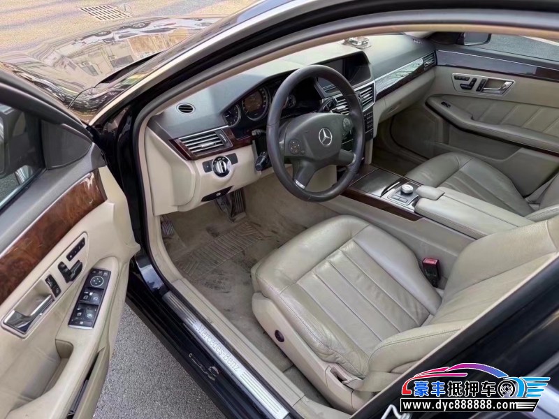 12年奔驰E轿车抵押车出售