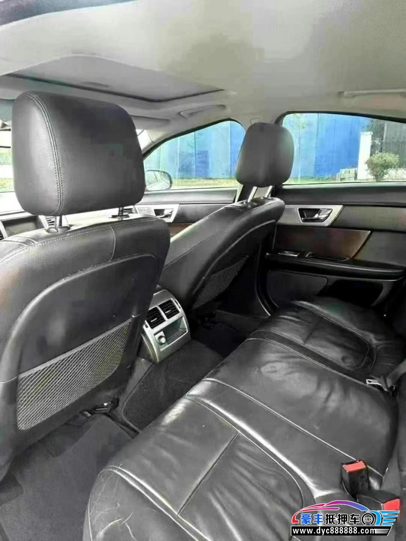 12年捷豹XF轿车抵押车出售