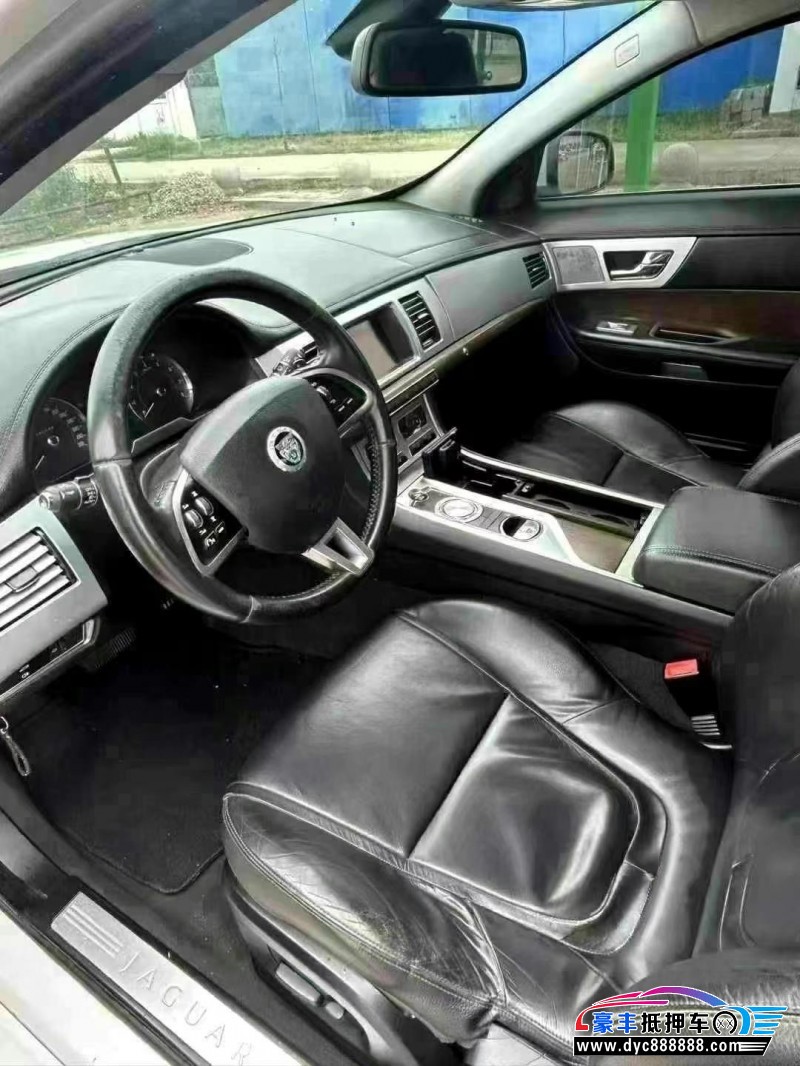 12年捷豹XF轿车抵押车出售