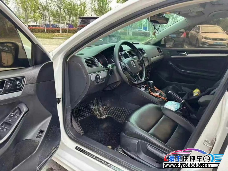 17年大众速腾轿车抵押车出售