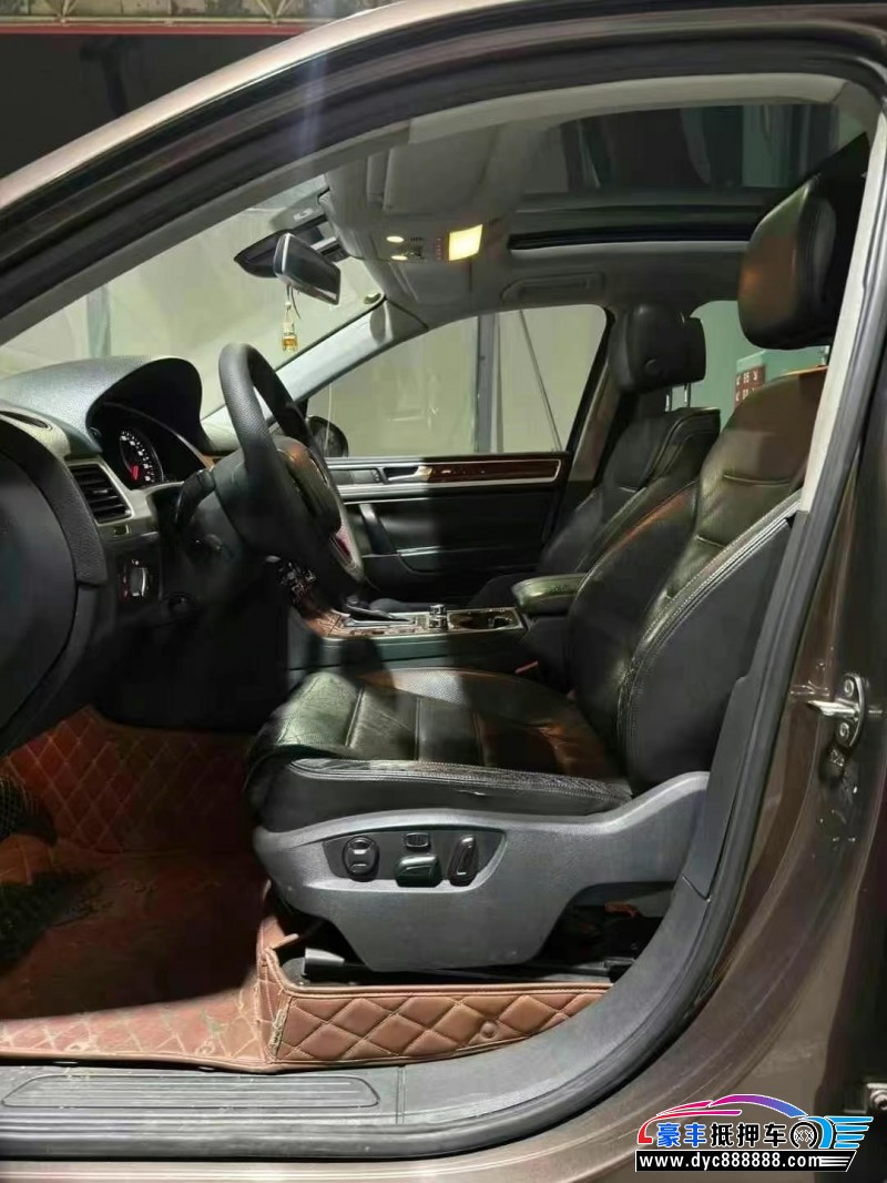 11年大众途锐轿车抵押车出售