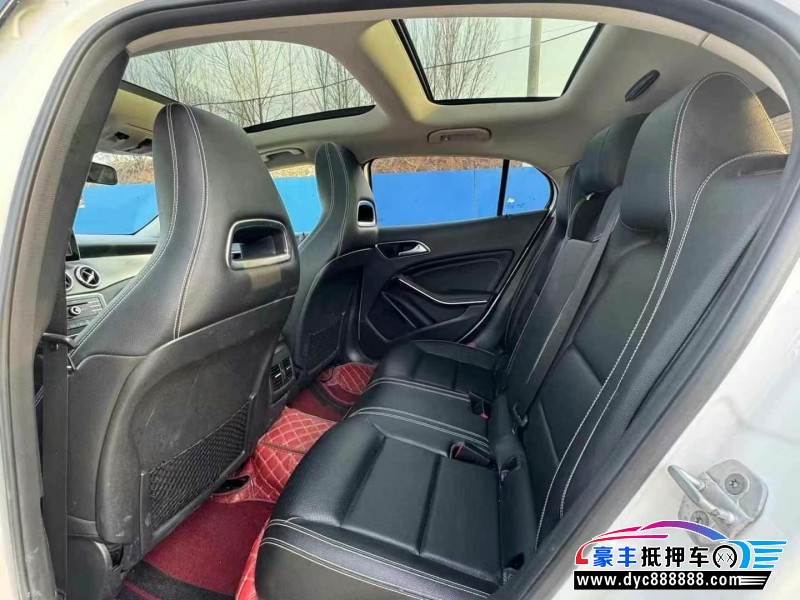 16年奔驰GLA轿车抵押车出售