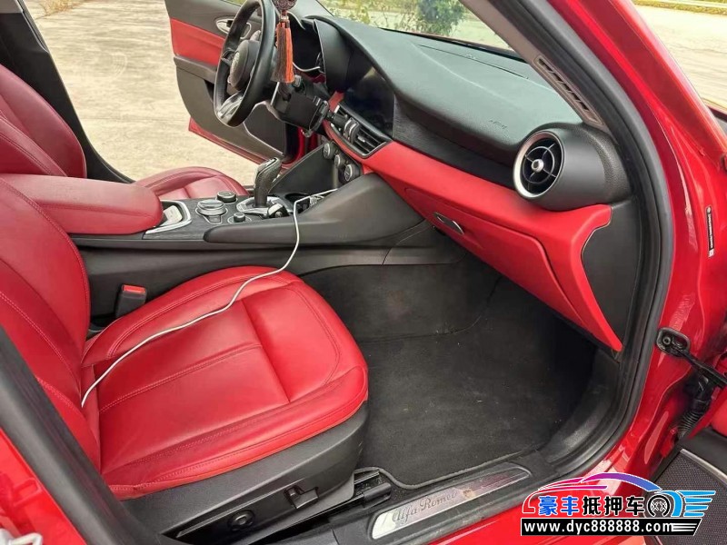 20年阿尔法·罗密欧Giulia轿车抵押车出售