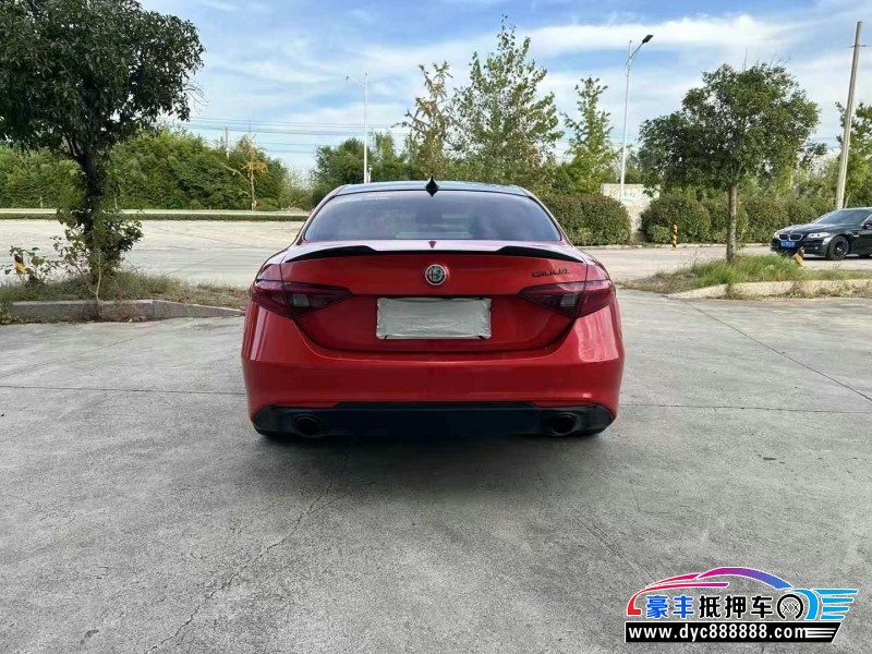 20年阿尔法·罗密欧Giulia轿车抵押车出售