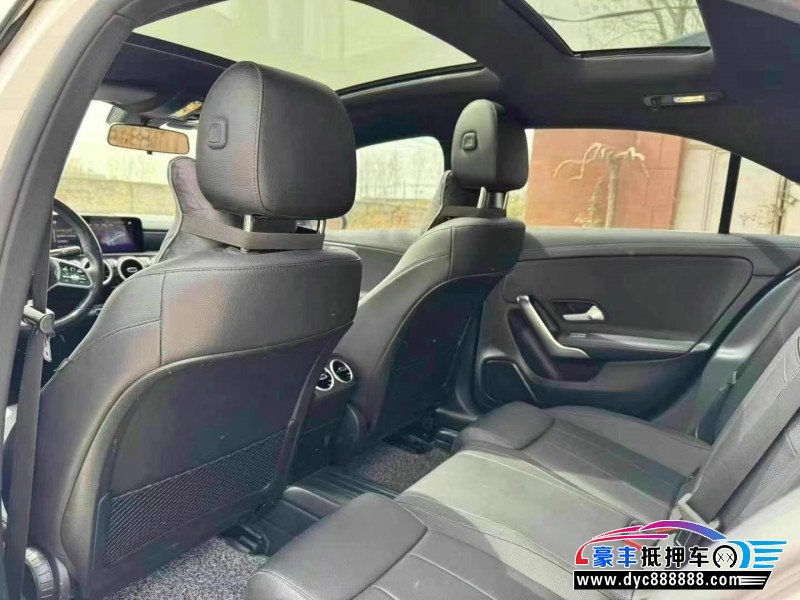 22年奔驰A轿车抵押车出售