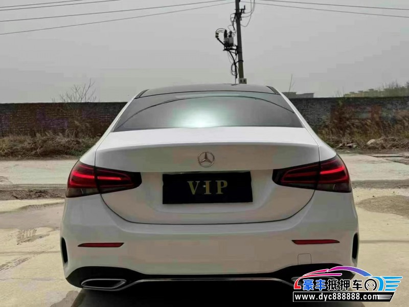 22年奔驰A轿车抵押车出售