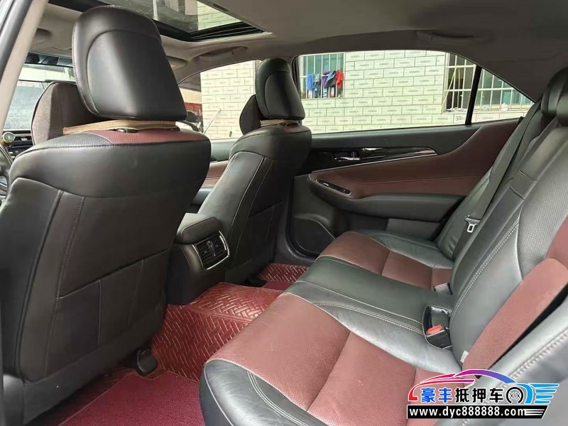 18年丰田皇冠轿车抵押车出售