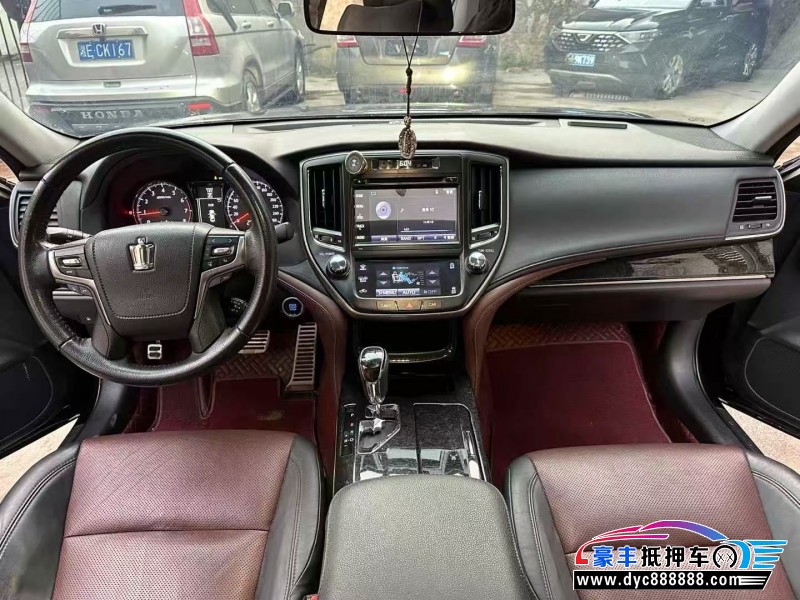 18年丰田皇冠轿车抵押车出售