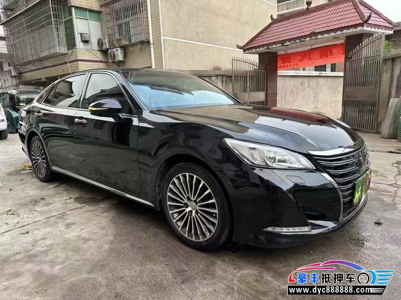 18年丰田皇冠轿车抵押车出售