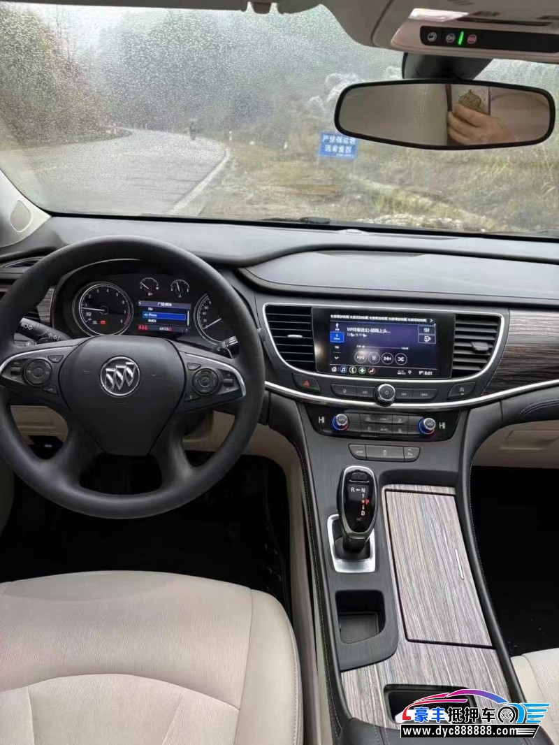 20年别克君越轿车抵押车出售