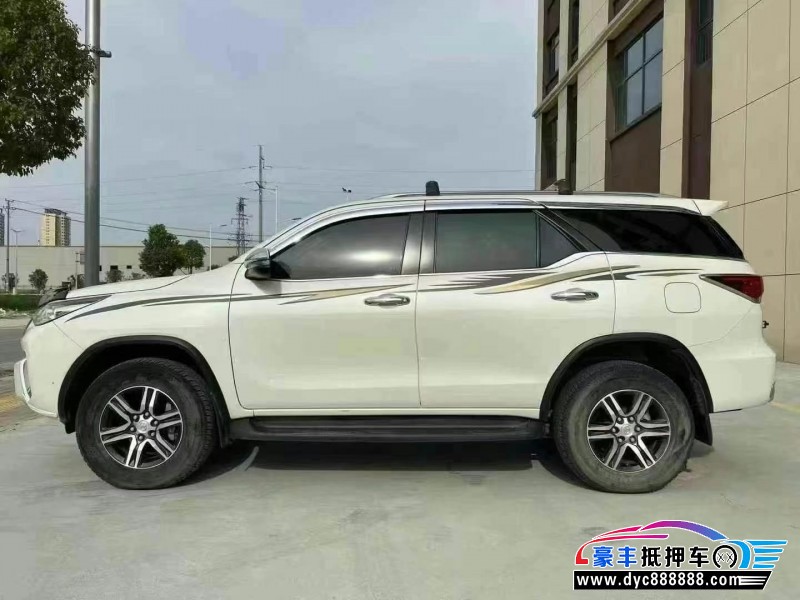 18年丰田奔跑者轿车抵押车出售