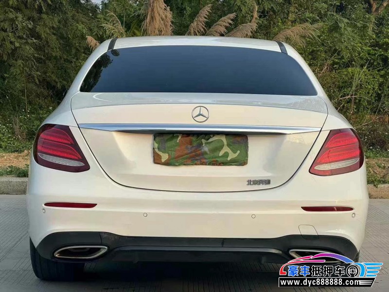 17年奔驰E轿车抵押车出售