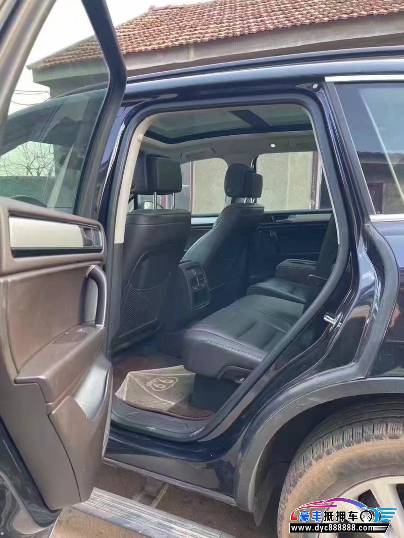 16年大众途锐轿车抵押车出售