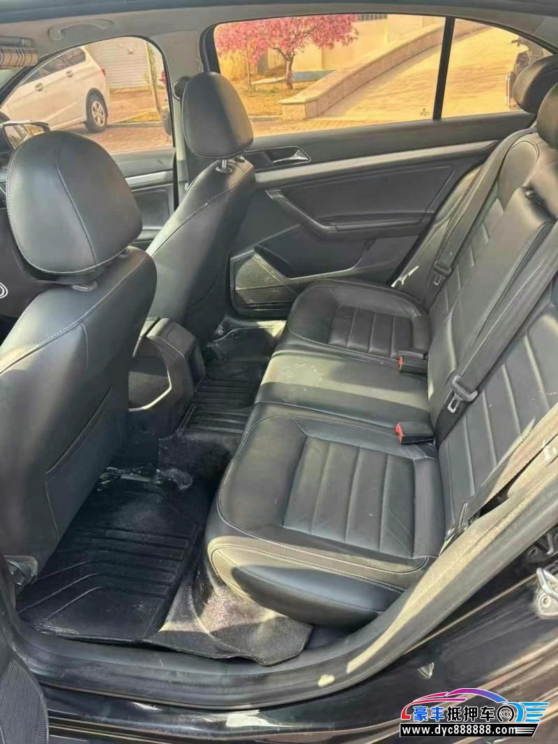 17年大众朗逸轿车抵押车出售