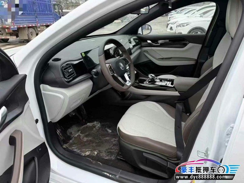 25年比亚迪秦轿车抵押车出售