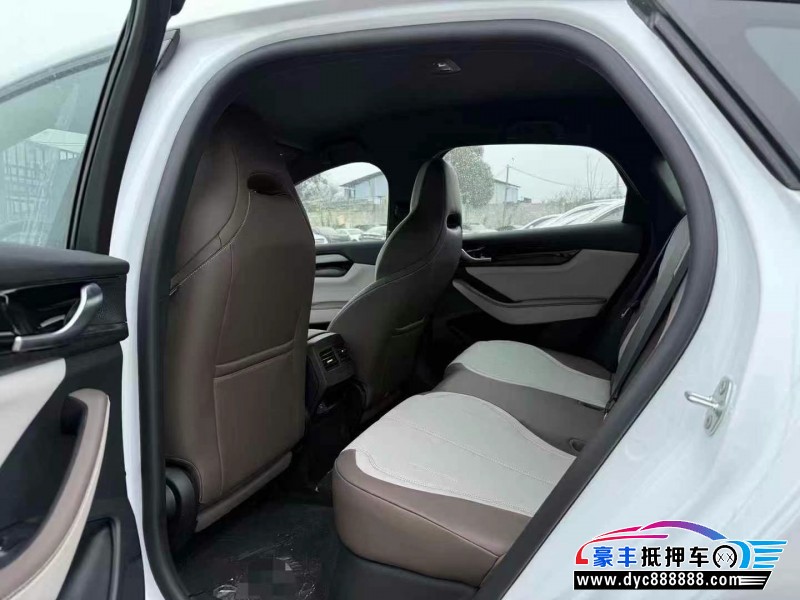 25年比亚迪秦轿车抵押车出售